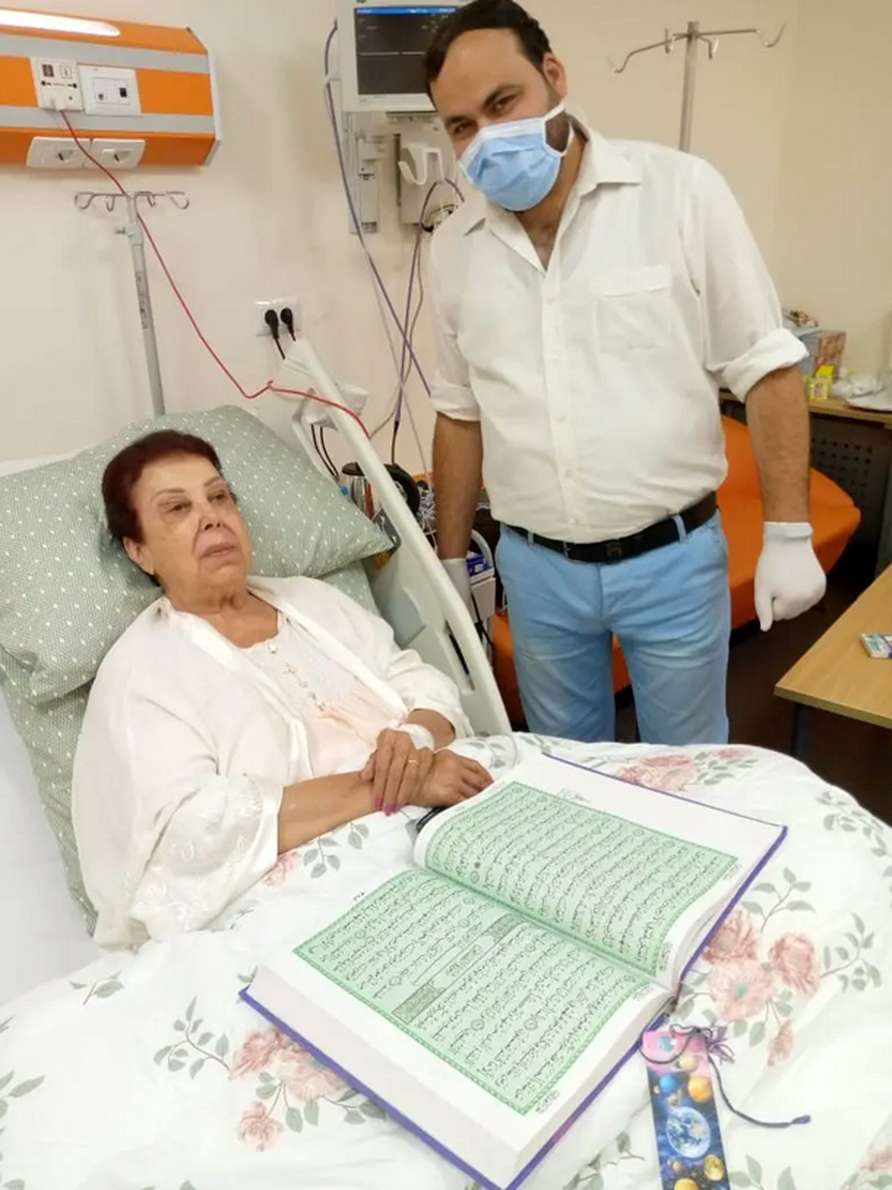 آخرهم كريم قاسم.. وعدوى واحدة أصابت عدة إعلاميين.. مشاهير أعلنوا إصابتهم بفيروس كورونا