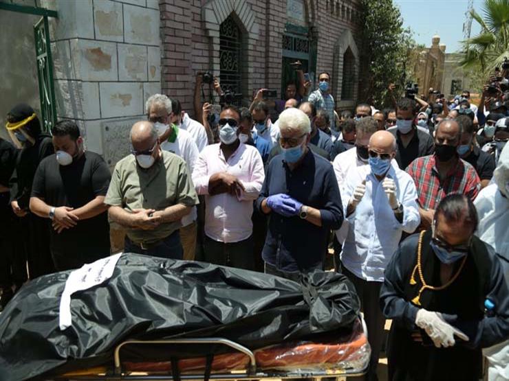 نجوم الفن يودعون رجاء الجداوي إلى مثواها الأخير 