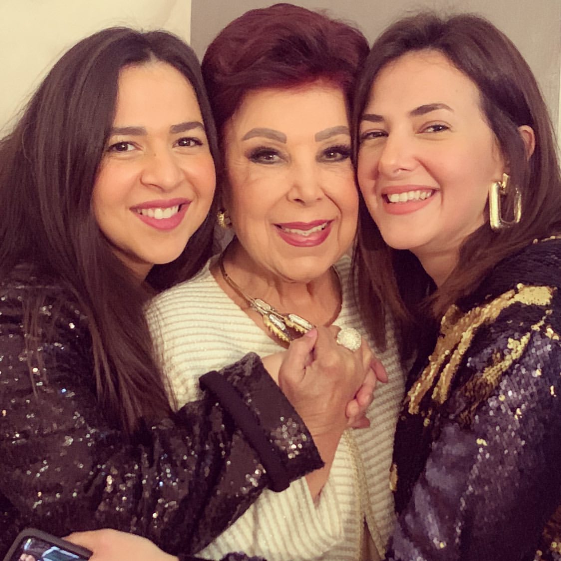 صدمة وحزن وفراق .. هكذا ودع المشاهير الفنانة رجاء الجداوي 