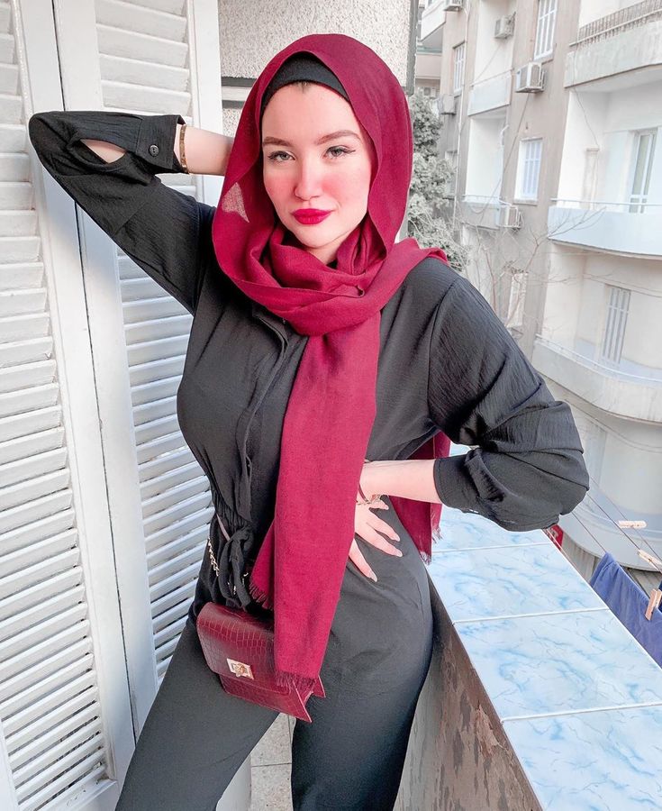 «متهمات بخدش الحياء».. قصص فتيات «التيك توك» إلى «السجن»