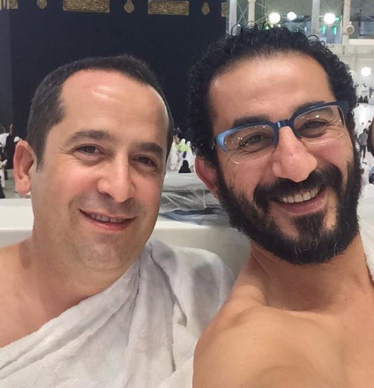 بينهم فنانين ولاعبي كرة .. صور نادرة للمشاهير في ملابس الإحرام