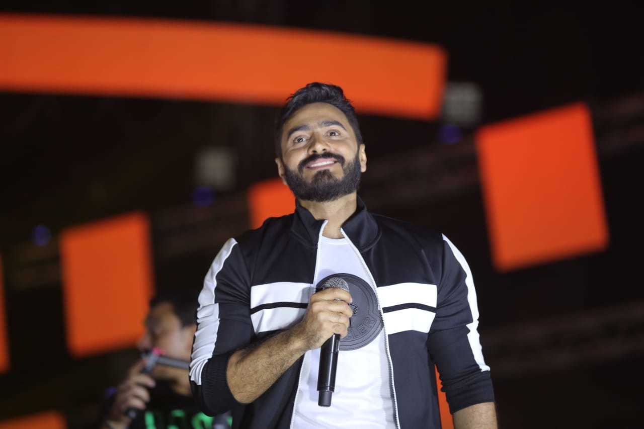  قصة تامر حسني.. عاش طفولة قاسية ودخل السجن لـ6 أشهر