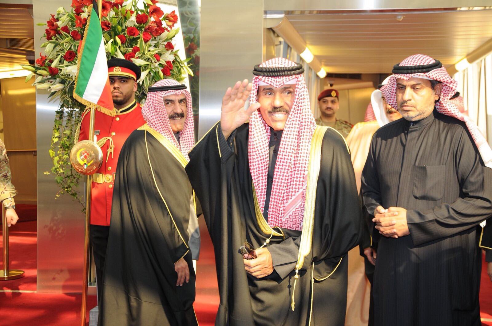 شغل ولاية العهد لأربعة عشر عامًا وكان ذراع أخيه الأيمن.. من هو الشيخ نواف الصباح أمير الكويت الجديد؟