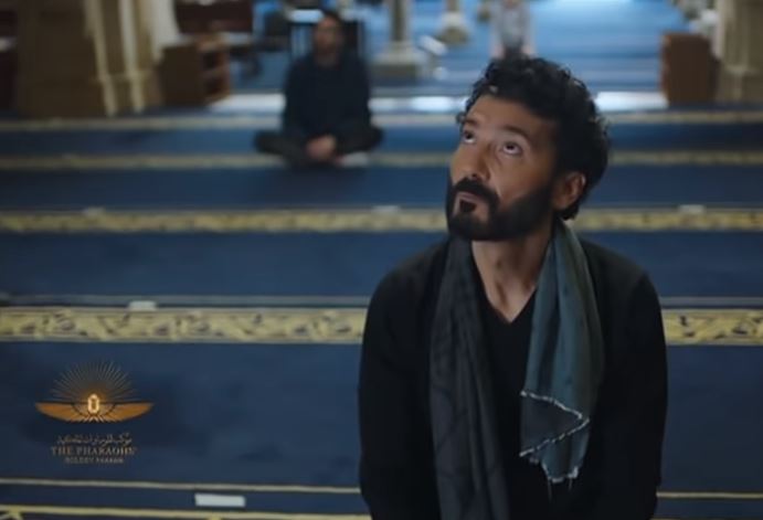 خطف الأنظار خلال حفل نقل موكب المومياوات.. لمحات عن العالمي خالد النبوي
