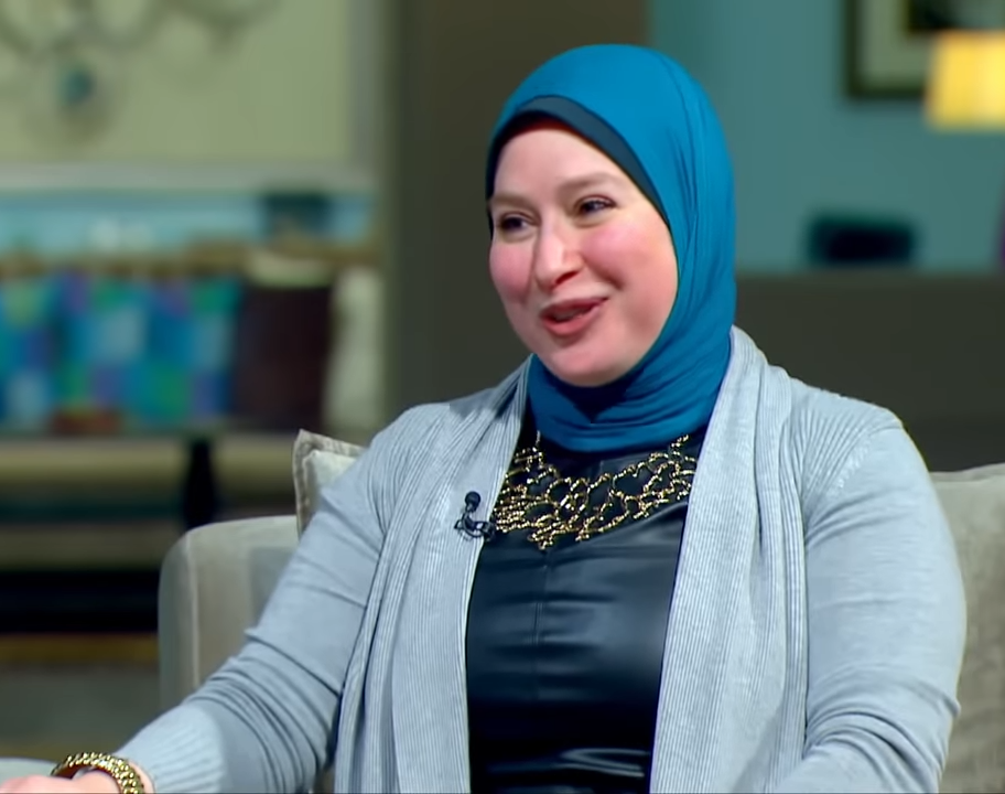 تزوجت نجل فنان شهير واعتزلت الفن وارتدت الحجاب.. من هي الفنانة لمياء الجداوي؟