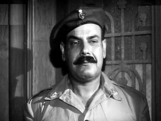 سراج منير.. أصيب بذبحة صدرية بسبب فيلم ورحل بعد مكالمة مع زوجته