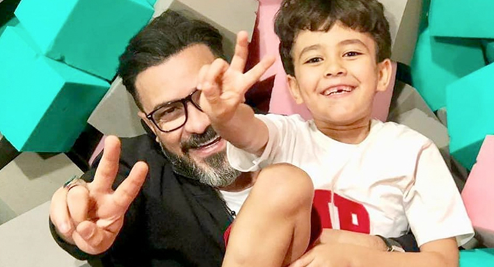 يسافر إلى السعودية لرؤية ابنه وتفاصيل غيبوبة تعرض لها بسبب «الحفلة».. معلومات عن محمد رجب