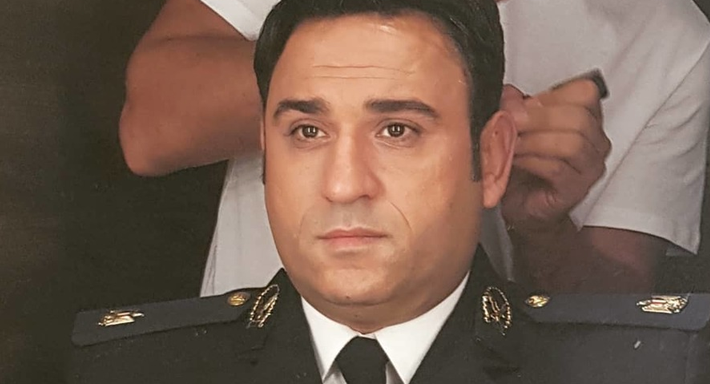 عمل ضابطً شرطة 10 سنوات ووقع في حب زوجته من أول نظرة.. لقطات عن أكرم حسني