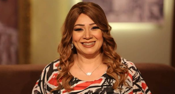 لقطات من حياة انتصار... ترفض منع المواقع الإباحية وتفاصيل خلافها مع مذيعات «نفسنة»