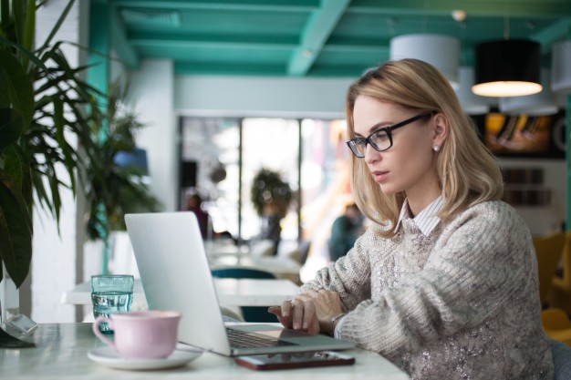 كيفية تحويل مكتبك في العمل إلى مكان أكثر سعادة و إيجابية؟