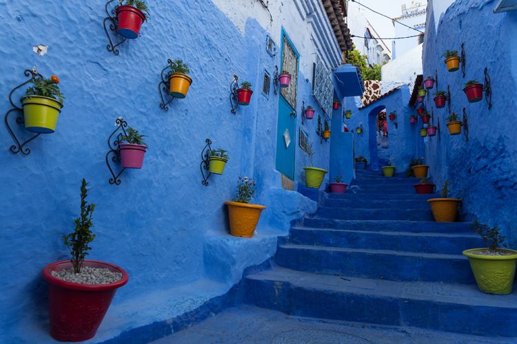 ماذا تعرف عن مدينة السحر الأزرق؟ تأسست لإيواء مسلمي الأندلس ويكره سكانها التصوير