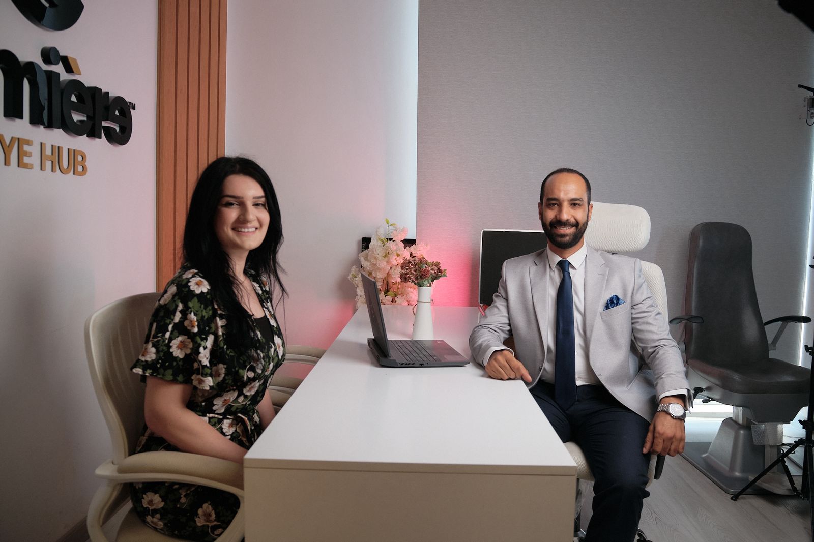لأول مرة في مصر والشرق الأوسط.. جراحة عاشرة تنقذ عين مريضة أمريكية بعد فشل تسع عمليات في الولايات المتحدة الأمريكية