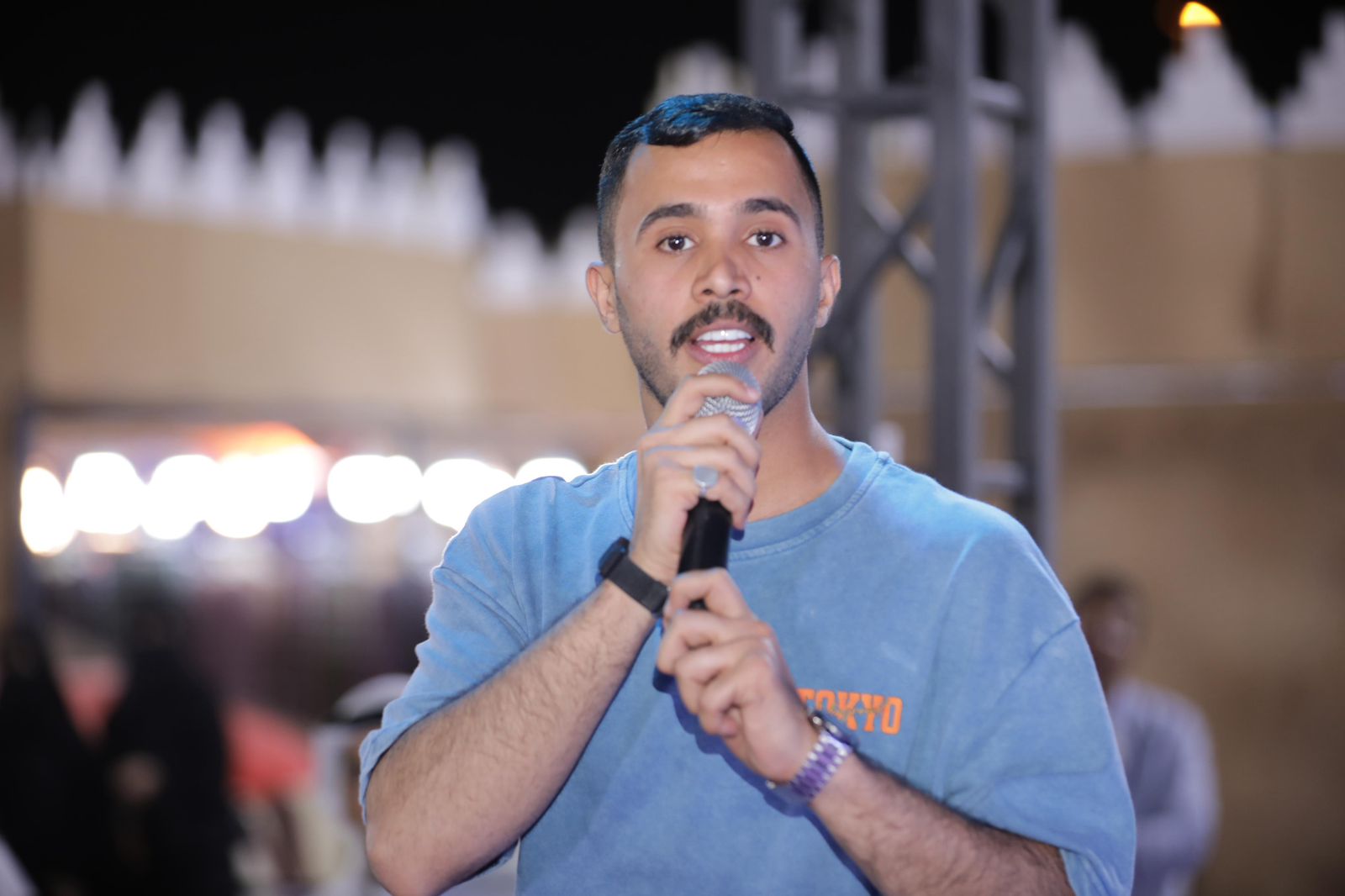 بين الميدان والمنصات الرقمية.. حمود العنزي يصنع نموذجًا جديدًا للإعلام السعودي الحديث